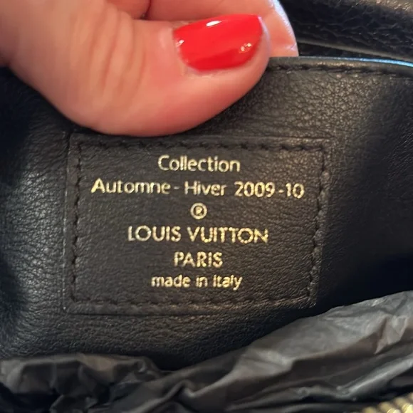 Louis Vuitton Black
My Deer Rebelle Shoulder Bag Monogram Embossed Deerskin - Picture 5 of 10